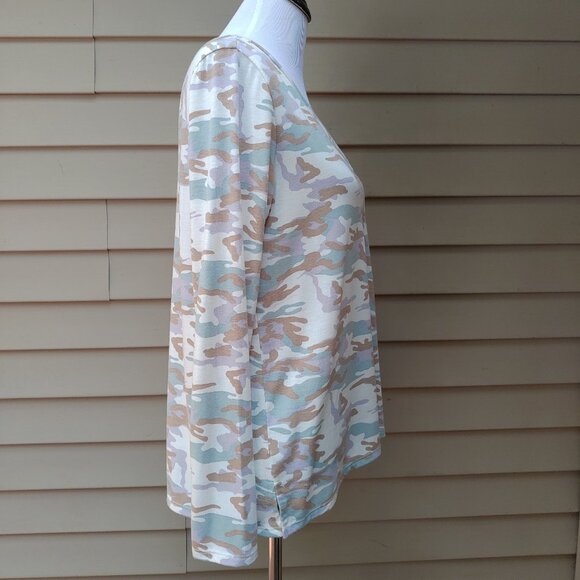 143 Story Line Up Multicolor Camo Print Top Long Sleeve V-Neck Stretch - Picture 9 of 10